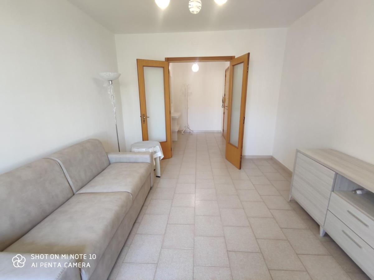 Casa Di Gigi- Comodo Appartamento In ガラティーナ エクステリア 写真