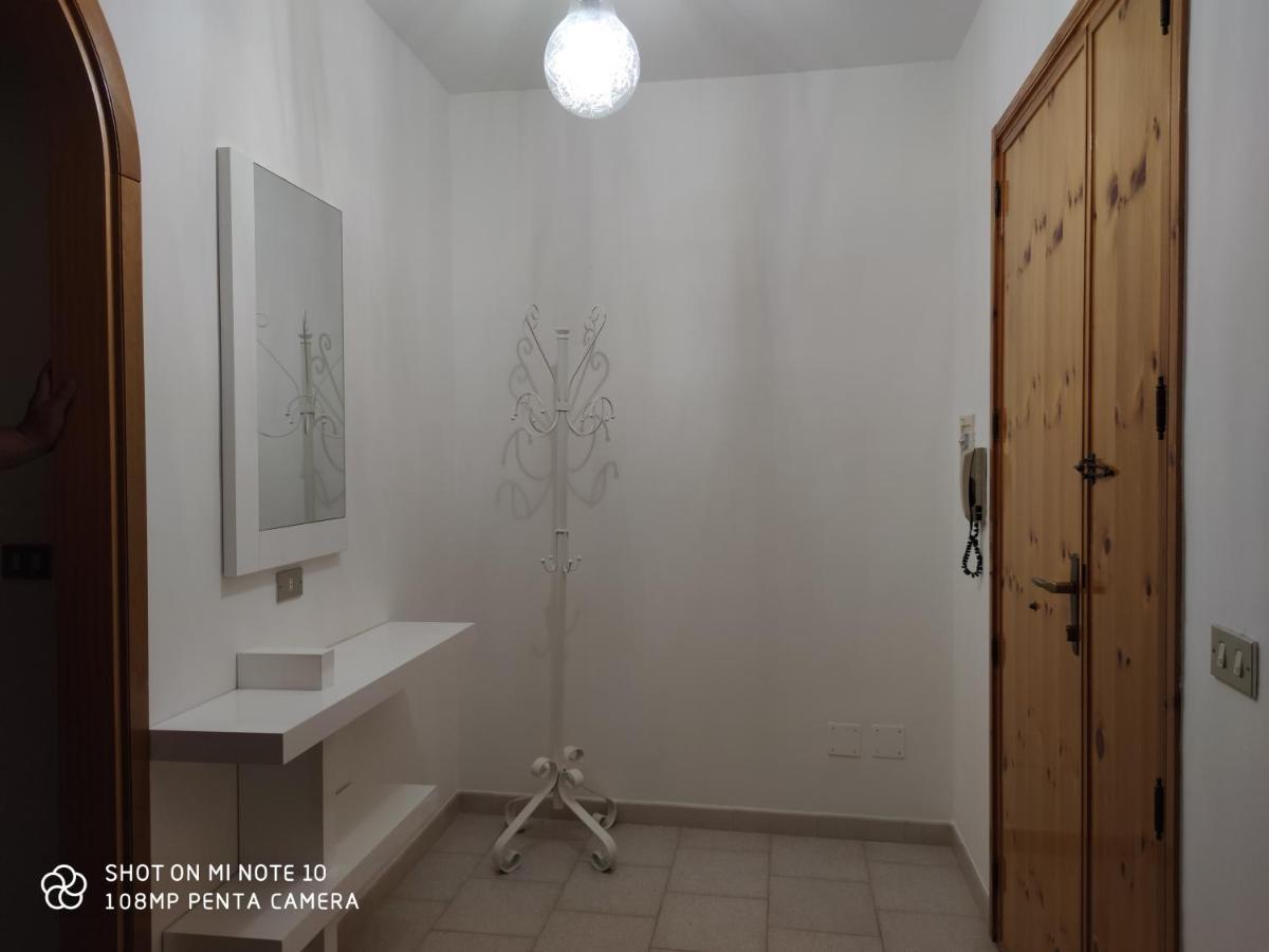 Casa Di Gigi- Comodo Appartamento In ガラティーナ エクステリア 写真