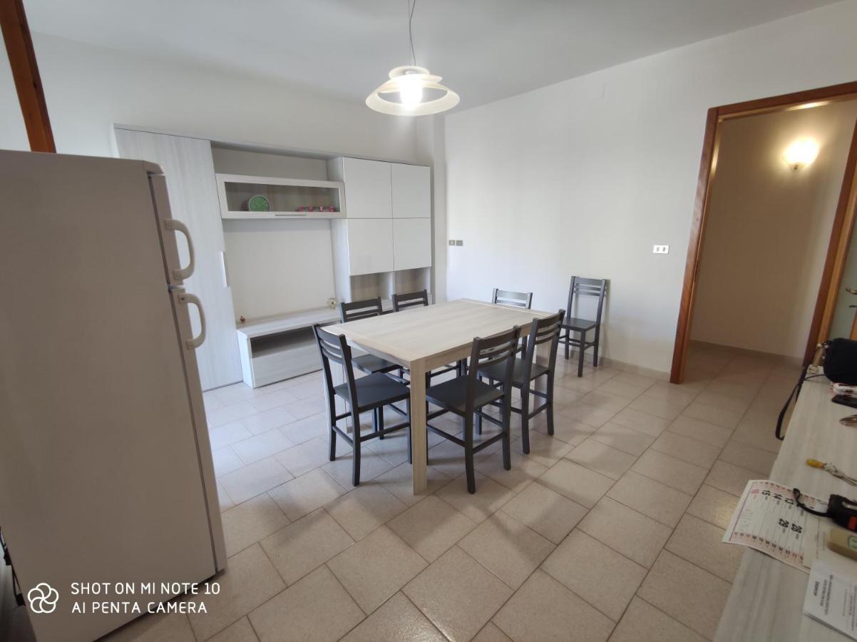 Casa Di Gigi- Comodo Appartamento In ガラティーナ エクステリア 写真