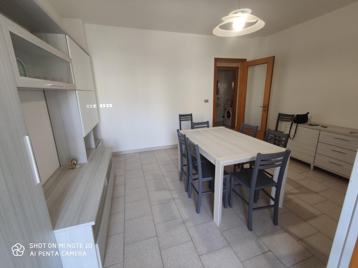 Casa Di Gigi- Comodo Appartamento In ガラティーナ エクステリア 写真
