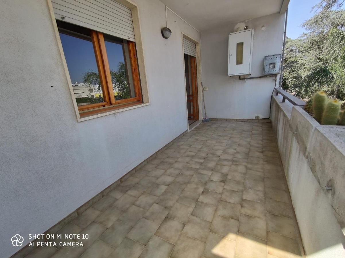 Casa Di Gigi- Comodo Appartamento In ガラティーナ エクステリア 写真