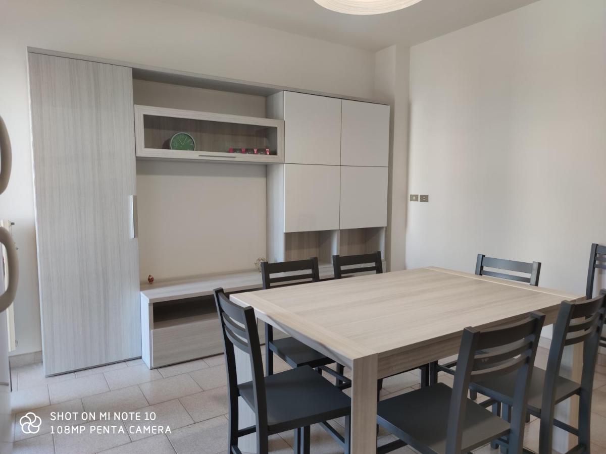 Casa Di Gigi- Comodo Appartamento In ガラティーナ エクステリア 写真