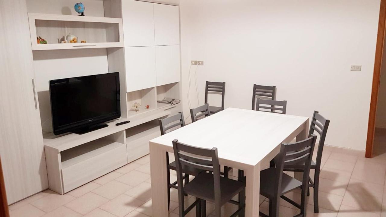 Casa Di Gigi- Comodo Appartamento In ガラティーナ エクステリア 写真